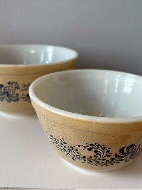 Pyrex Homestead Nesting Mixing Bowls
